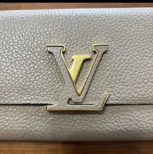 Certified Authentic Louis Vuitton Cream Leather Wallet with Gold LV Logo